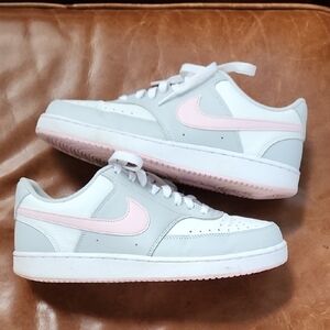 Nike Women's Sneakers in Gray and Pink